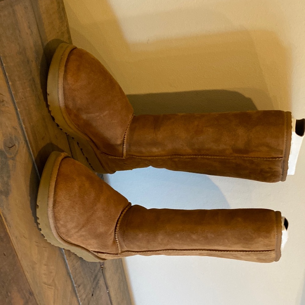UGG tall boots color chestnut women’s size 8- in original box